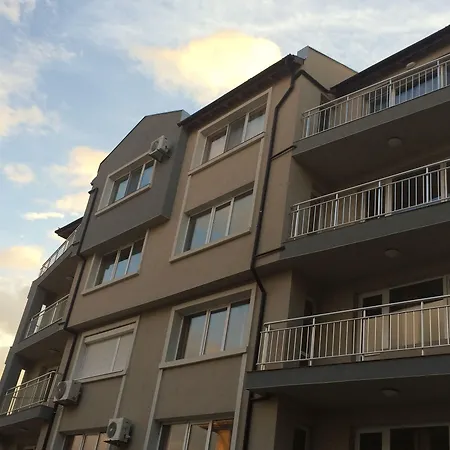 Palace De Luxe Aparthotel 3*