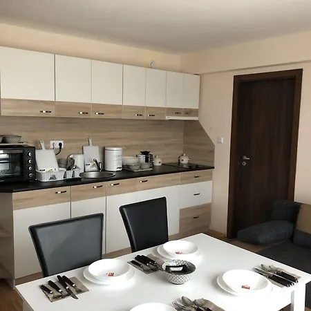 Palace De Luxe Aparthotel 3*
