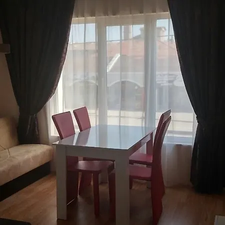 Palace De Luxe Апарт-отель Поморие