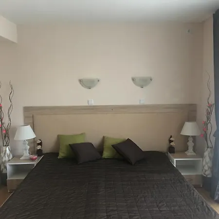Palace De Luxe Aparthotel 3*