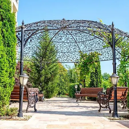 Palace De Luxe Апарт-отель Поморие
