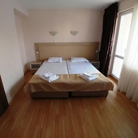 Palace De Luxe Aparthotel 3*